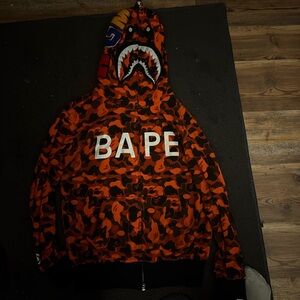 BAPE x XO Camo Shark Full Zip Hoodie

Orange and black size L